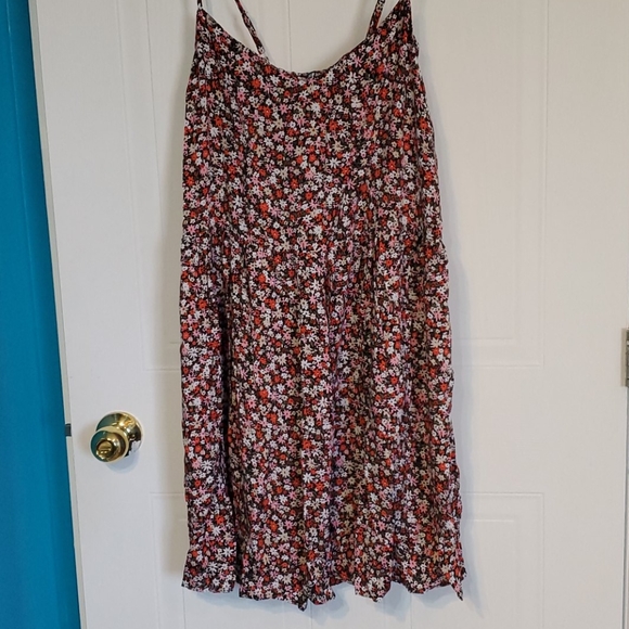 Summer dresse - Picture 2 of 3